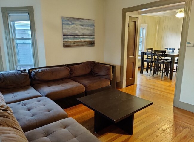 132 George St, Unit 2 in Medford, MA - Building Photo - Building Photo