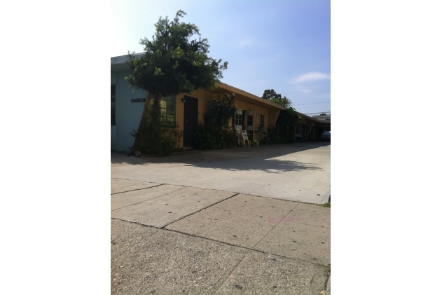 3247 Fletcher Dr in Los Angeles, CA - Building Photo