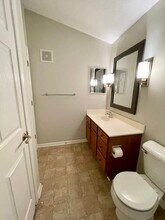 6401 Cameron Ln, Unit 310 in Crestwood, KY - Foto de edificio - Building Photo