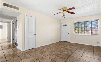 5764 Sweetwater Dr in El Paso, TX - Foto de edificio - Building Photo