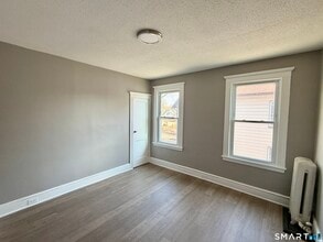 696 Main St in Torrington, CT - Building Photo - Building Photo