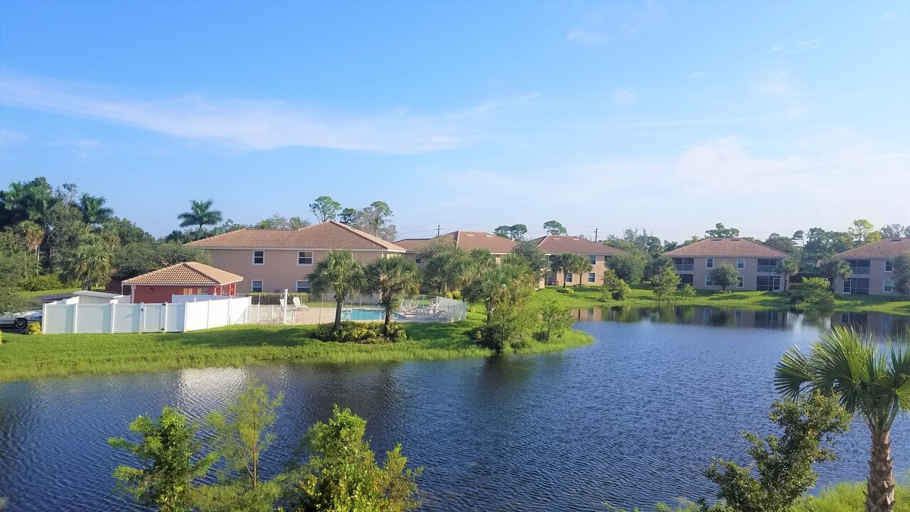 27490 Palmesta Circle, Unit 38, Unit 38 in Bonita Springs, FL - Building Photo