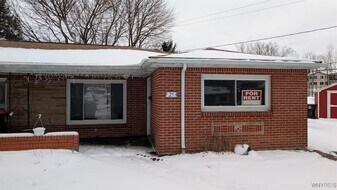 25 Cadet Cir in Lancaster, NY - Building Photo
