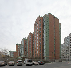 Turnberry Court in Toronto, ON - Building Photo - Building Photo