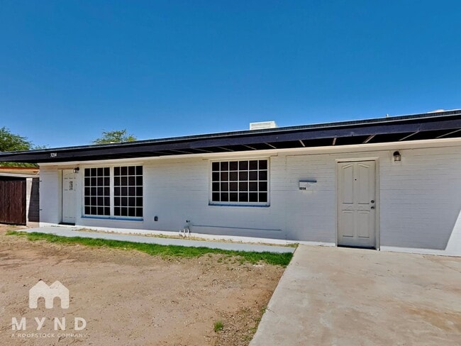 property at 3214 E Hubbell St