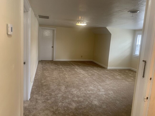 132 Tyler Crescent E in Portsmouth, VA - Building Photo - Building Photo