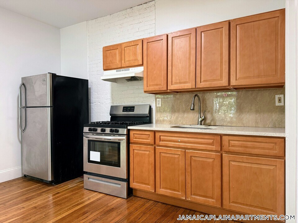 12 Creighton St in Boston, MA - Building Photo