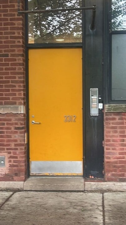 3312 N Ravenswood Ave in Chicago, IL - Building Photo