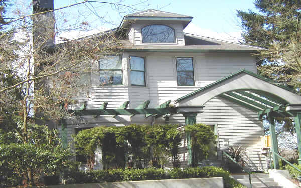 823 33rd Ave E in Seattle, WA - Building Photo