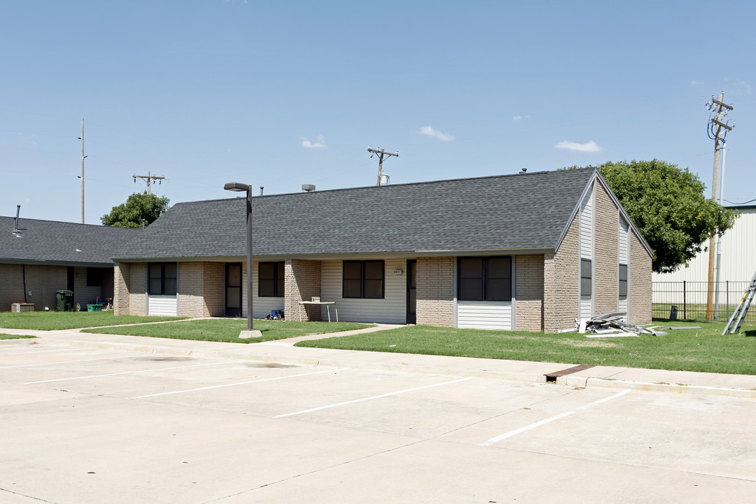 Redbud Village in Norman, OK - Building Photo