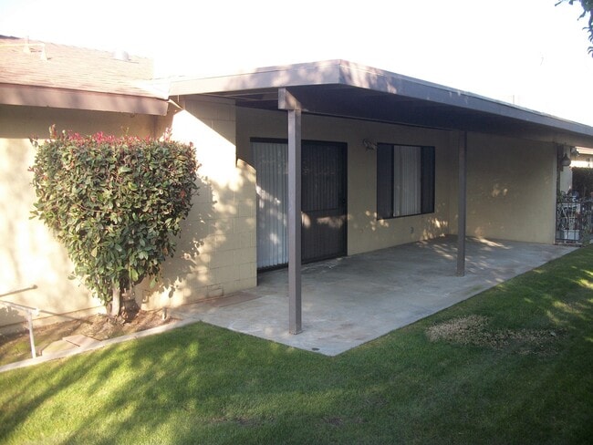 6005 Indian Wells Ave in Bakersfield, CA - Building Photo - Building Photo