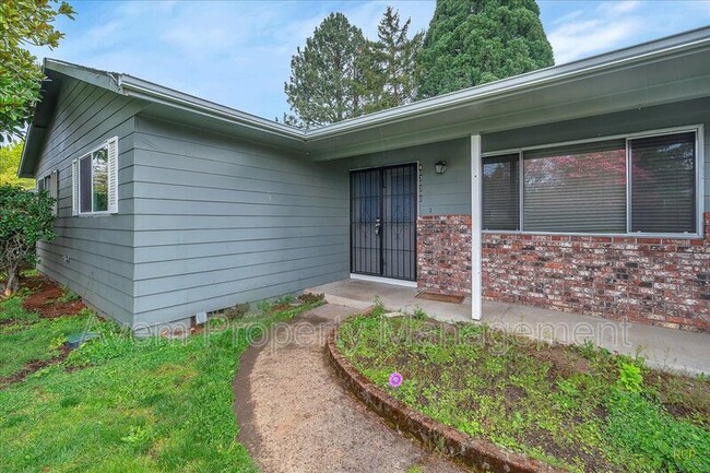 4330 NE 129th Pl in Portland, OR - Foto de edificio - Building Photo