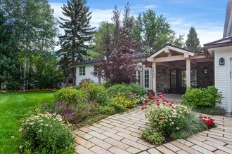 1230 Snowbunny Ln in Aspen, CO - Building Photo - Building Photo
