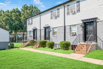 Birch Townhomes in Charlotte, NC - Foto de edificio - Building Photo