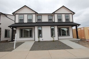 1035-1037 Greenfield Dr in Cheney, WA - Building Photo