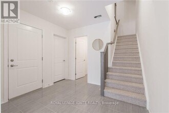 9 Ridgeside Ln in Hamilton, ON - Building Photo - Building Photo