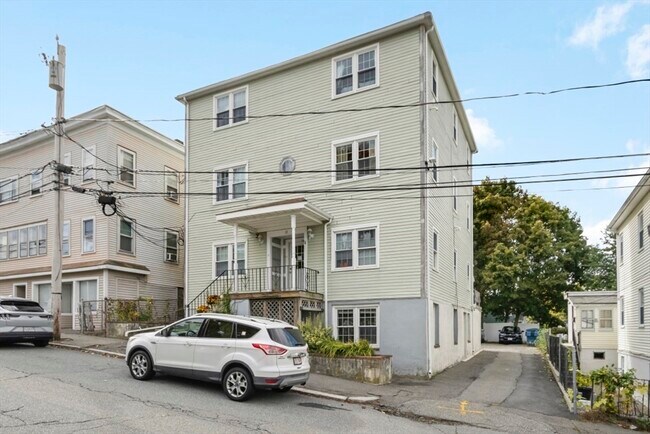 11 Columbia Rd in Wakefield, MA - Foto de edificio - Building Photo