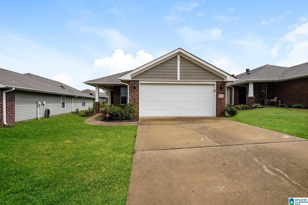 3008 Village Ridge Dr in Calera, AL - Building Photo
