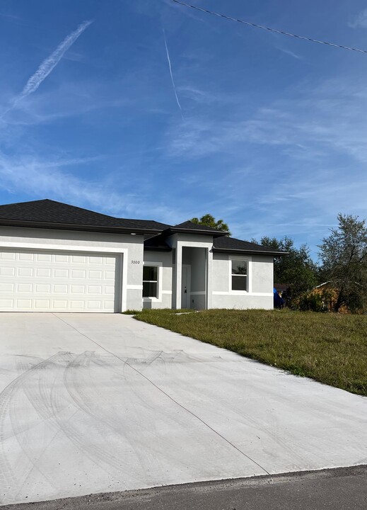 3000 3rd St W in Lehigh Acres, FL - Building Photo