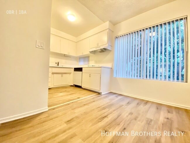 1140 N Clark St in West Hollywood, CA - Foto de edificio - Building Photo