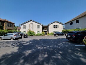 411 Westmoreland St in Houston, TX - Building Photo - Building Photo