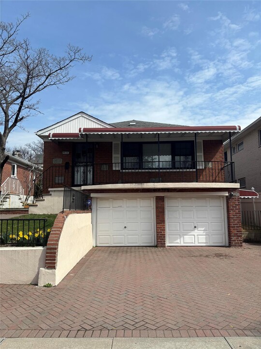 45-31-45192 192nd St in Queens, NY - Building Photo