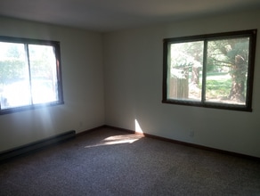 2915 Park Terrace Dr in Rockford, IL - Building Photo - Building Photo