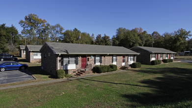 Bradford Place Apartments in Simpsonville, SC - Building Photo - Building Photo