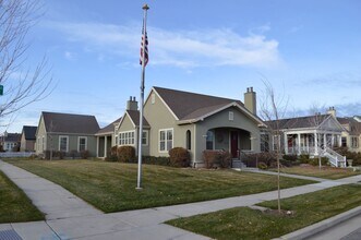 5006 W Rambutan Wy in South Jordan, UT - Foto de edificio - Building Photo