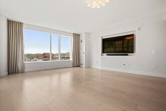 100 Lovejoy Wharf in Boston, MA - Building Photo - Building Photo