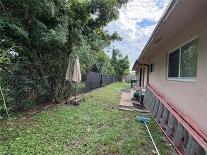 5800 NW 15th St in Sunrise, FL - Building Photo - Building Photo