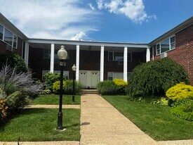 420 Sheridan Pl in Fairview, NJ - Building Photo