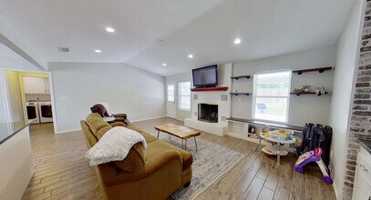 323 Cardinal Dr in New Braunfels, TX - Building Photo - Building Photo