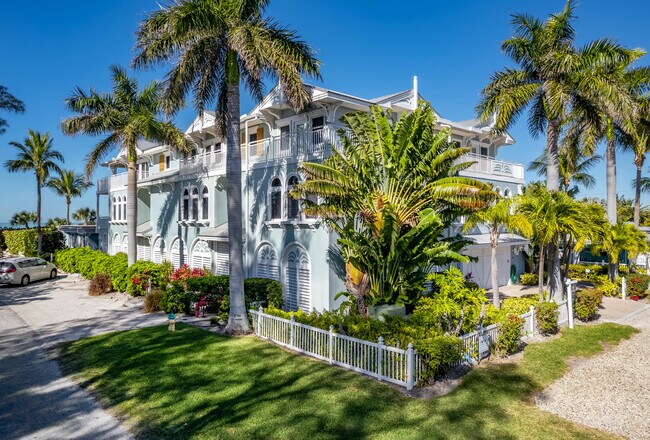 100-108 36th St in Holmes Beach, FL - Foto de edificio - Building Photo