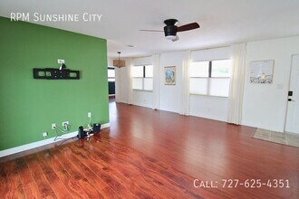 7874 14th Way N in St. Petersburg, FL - Building Photo - Building Photo