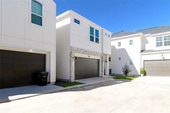 1623 Westside Gardens Ln in Houston, TX - Building Photo - Building Photo