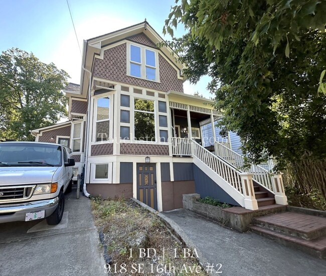 918 SE 16th Ave