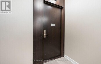 60 Absolute Ave in Mississauga, ON - Building Photo - Building Photo