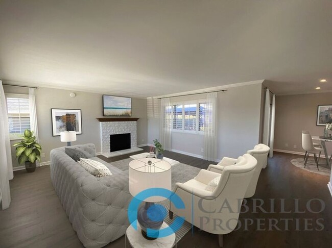 3076 Governor Dr in San Diego, CA - Building Photo - Building Photo