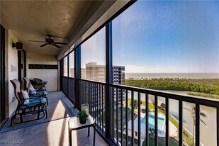 17 Bluebill Ave in Naples, FL - Building Photo