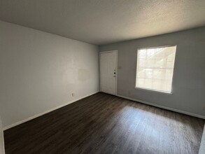 1405 N Gray St in Killeen, TX - Building Photo - Building Photo