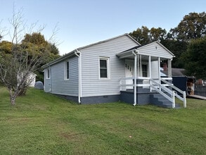 5208 Summit Ave in Greensboro, NC - Building Photo - Building Photo