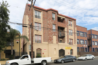 san2749 in Los Angeles, CA - Foto de edificio - Building Photo