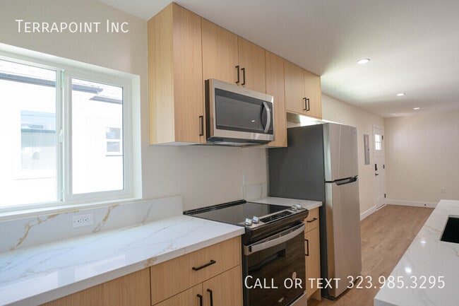 1034 Westmoreland Ave in Los Angeles, CA - Building Photo - Building Photo