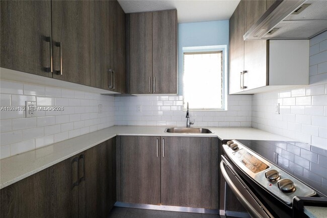 1250 SW 4th St in Miami, FL - Building Photo - Building Photo