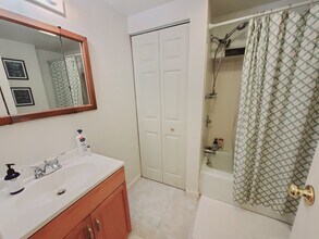 144 Alpine St, Unit L in Stamford, CT - Foto de edificio - Building Photo