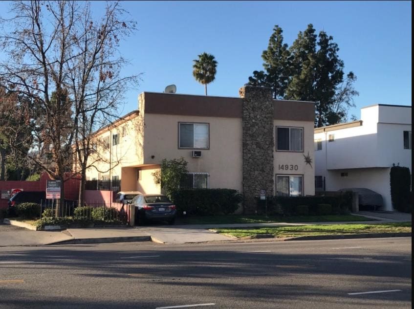 14930 Magnolia Blvd in Sherman Oaks, CA - Building Photo