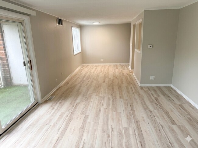 1104 Mercury Dr in Schaumburg, IL - Building Photo - Building Photo