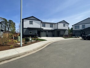 Jacobe Duplexes in Salem, OR - Building Photo - Building Photo