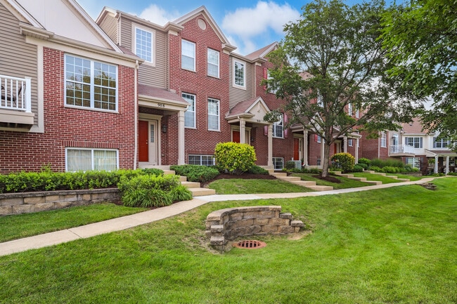 910 Neudearborn Ln in Naperville, IL - Building Photo - Building Photo